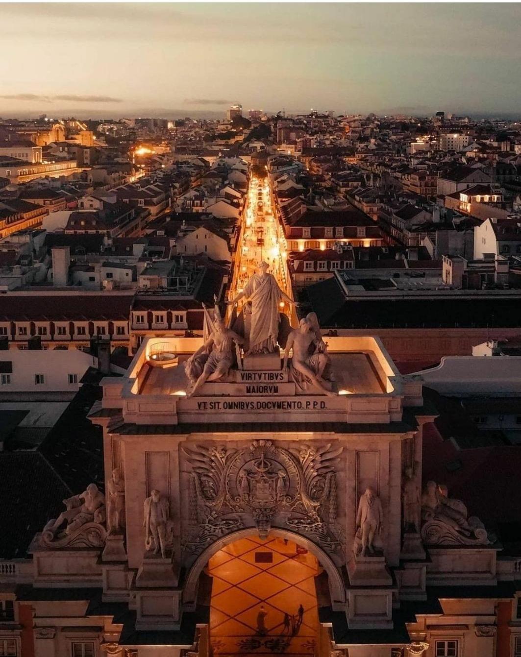 Stunning Luxury In Chiado 1br Lejlighed
