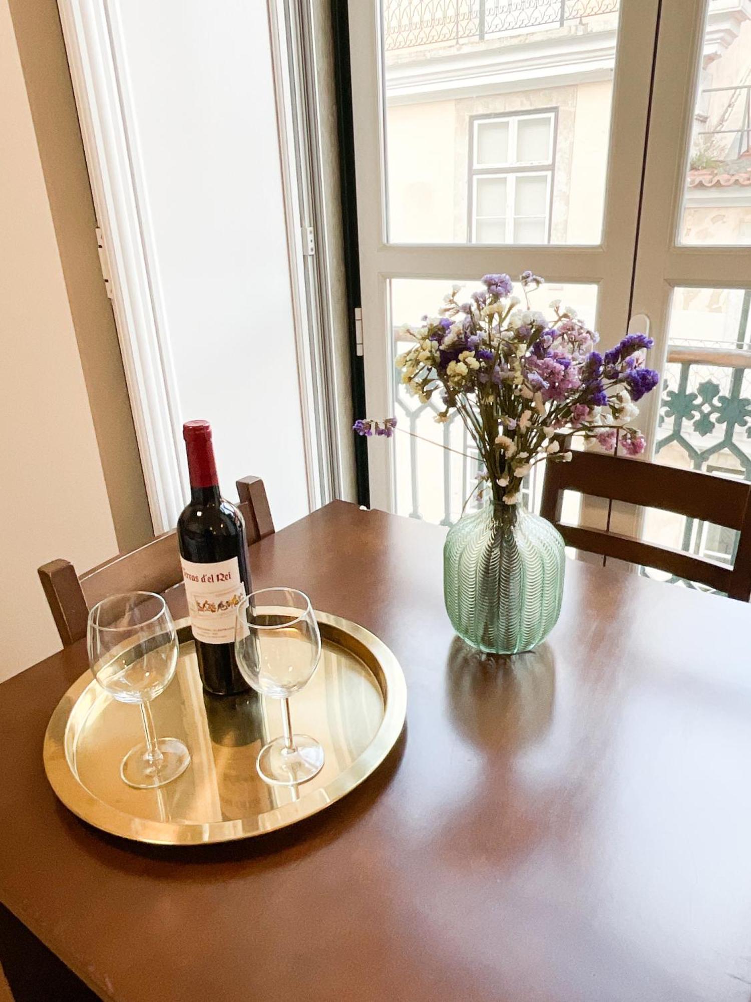 Stunning Luxury In Chiado 1br Lejlighed Lisboa